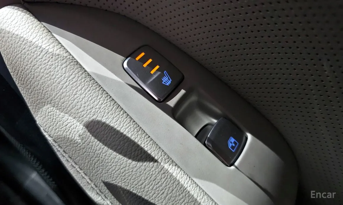 Фото 19 - Genesis G70