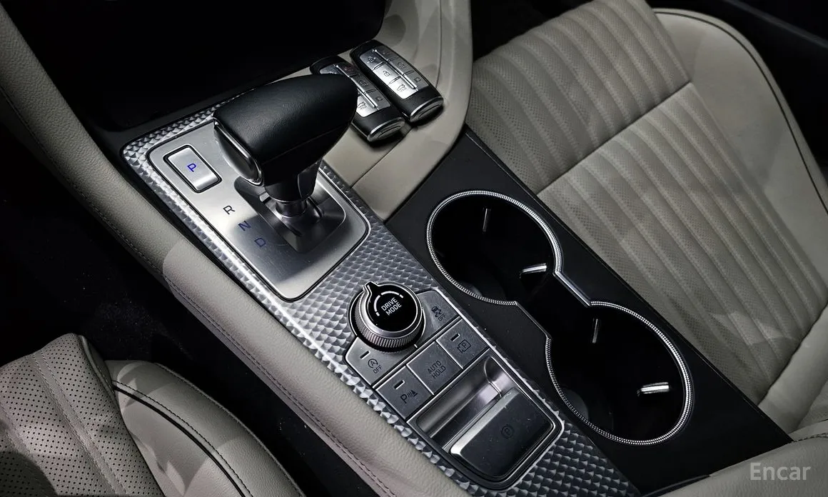 Фото 9 - Genesis G70