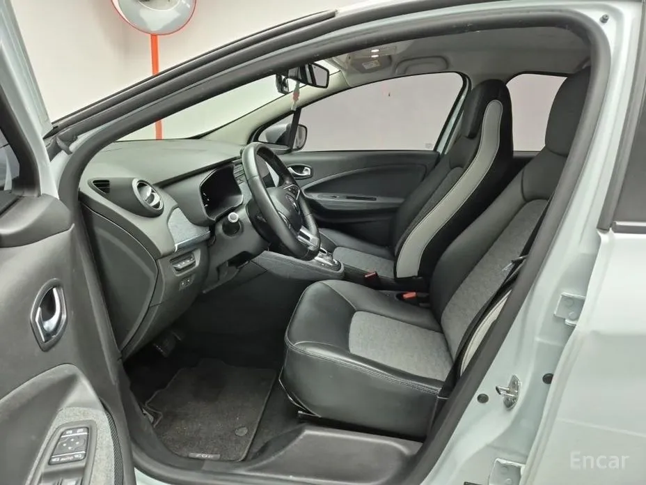 Фото 11 - Renault Zoe