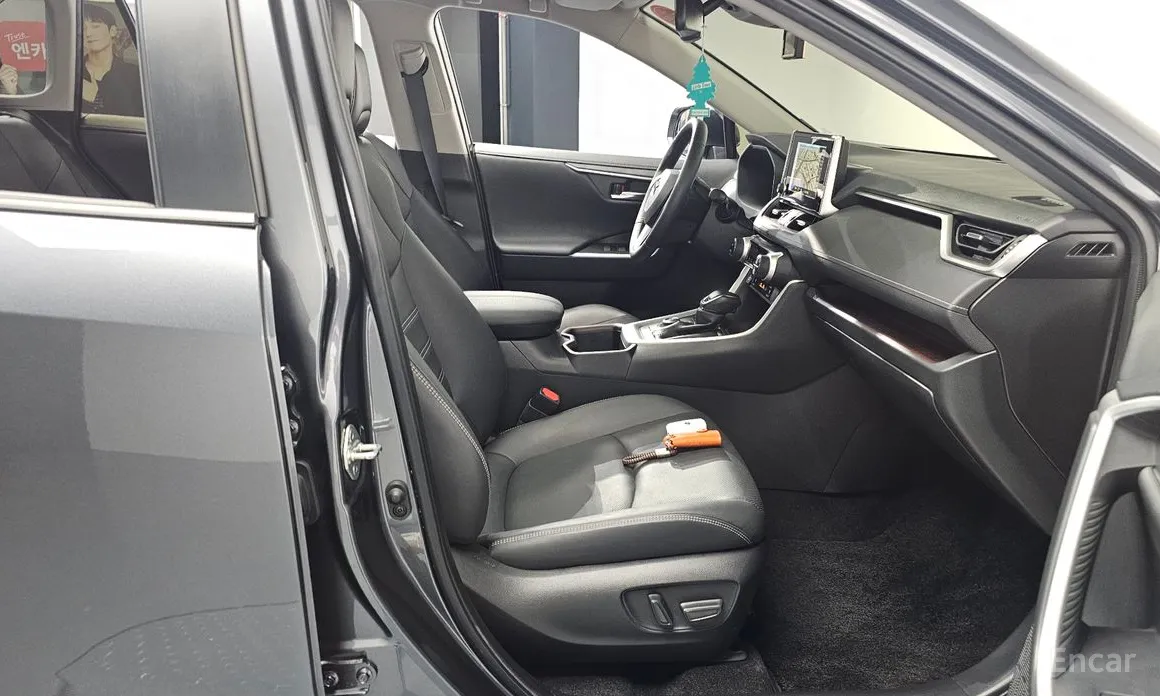 Фото 11 - Toyota RAV4