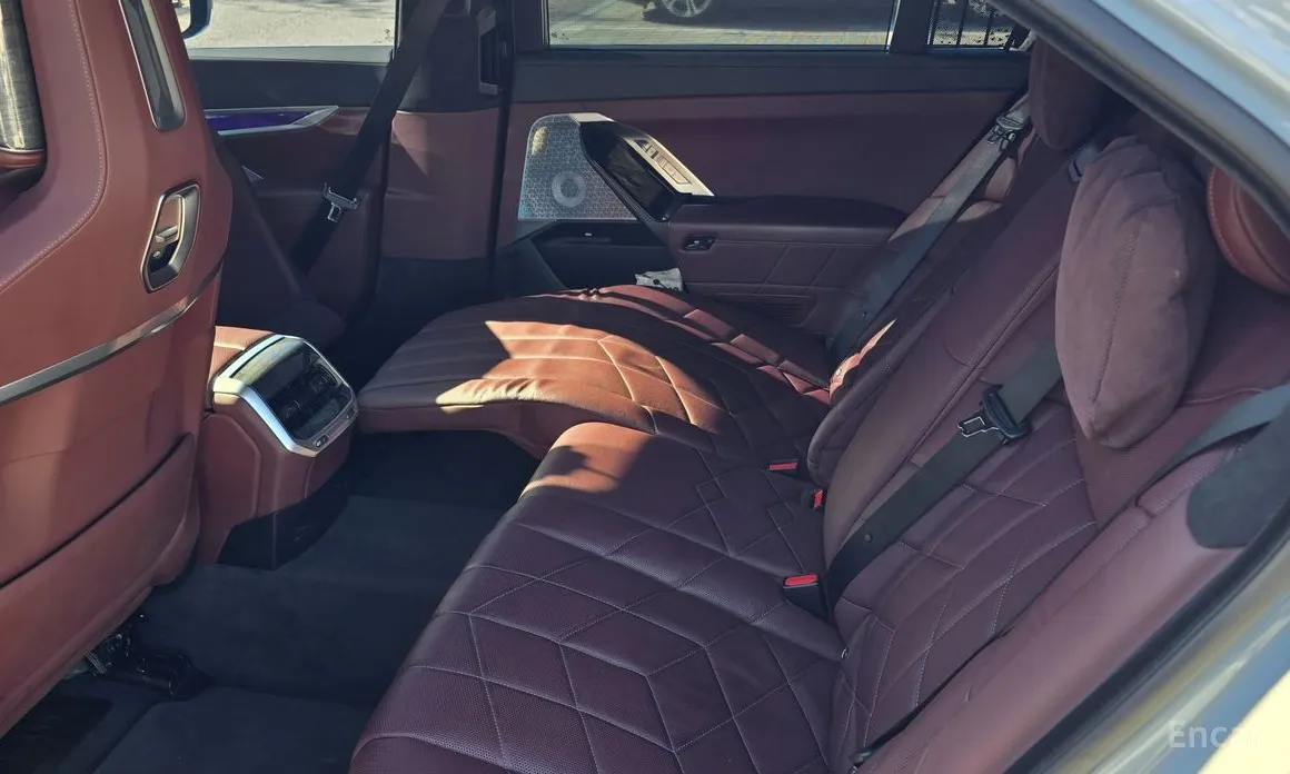 Фото 12 - BMW i7