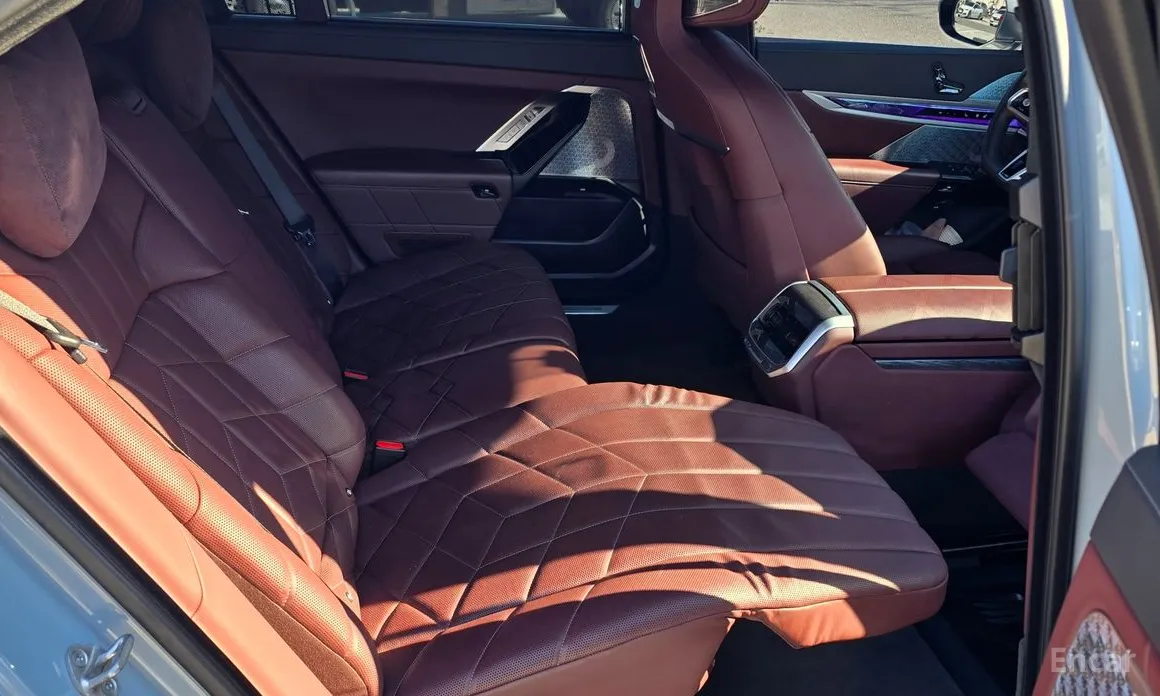 Фото 15 - BMW i7