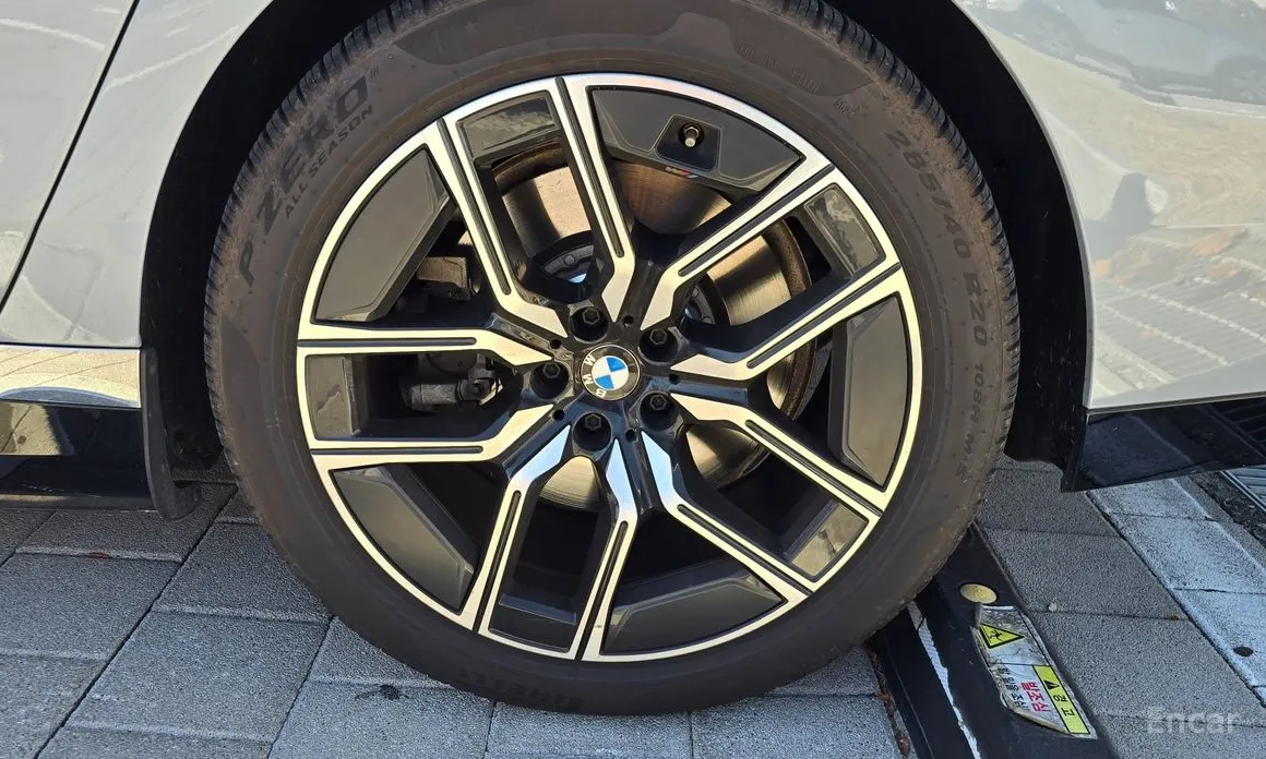 Фото 6 - BMW i7