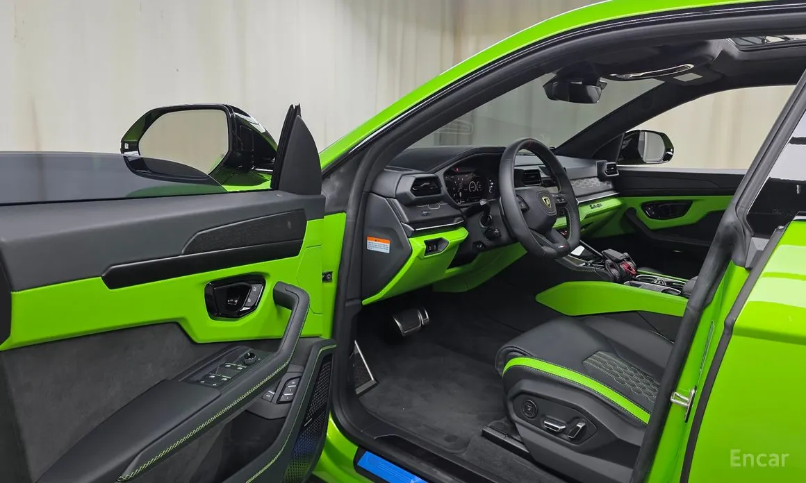 Фото 10 - Lamborghini Urus