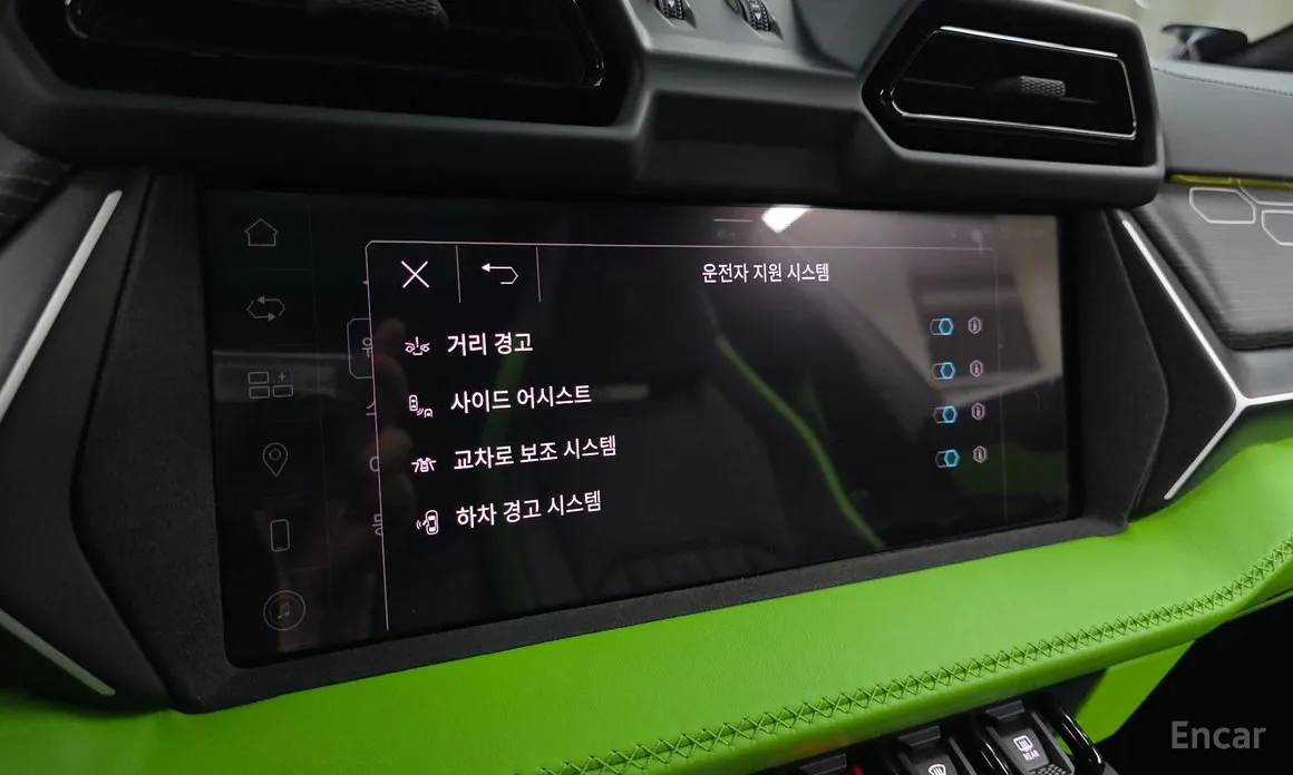 Фото 16 - Lamborghini Urus