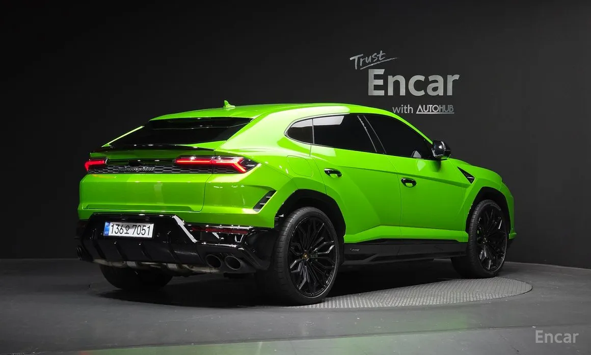 Фото 2 - Lamborghini Urus