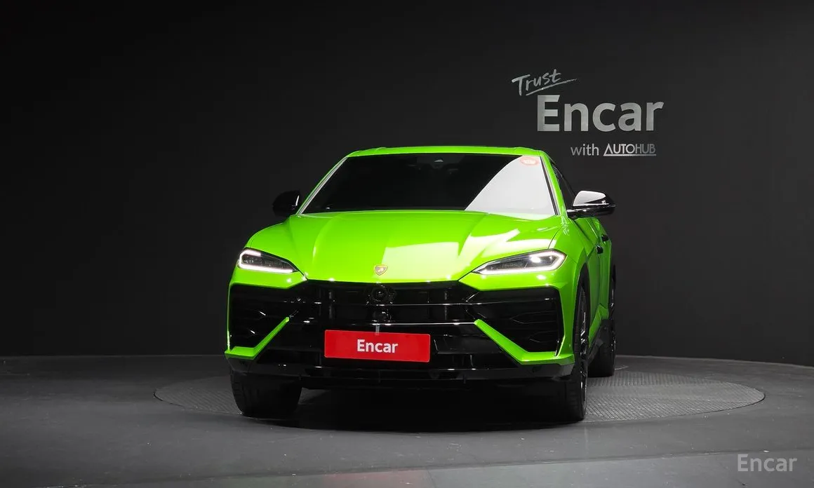 Фото 3 - Lamborghini Urus