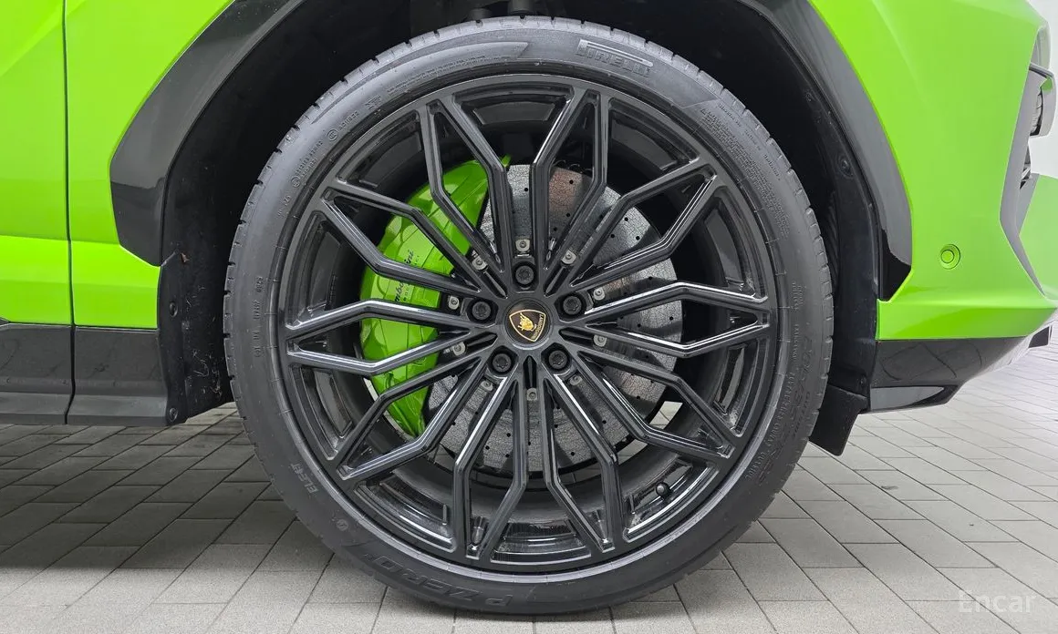 Фото 5 - Lamborghini Urus