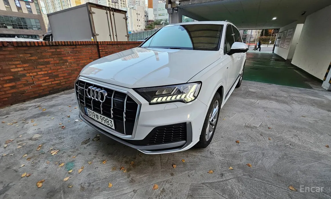 Фото 2 - Audi Q7