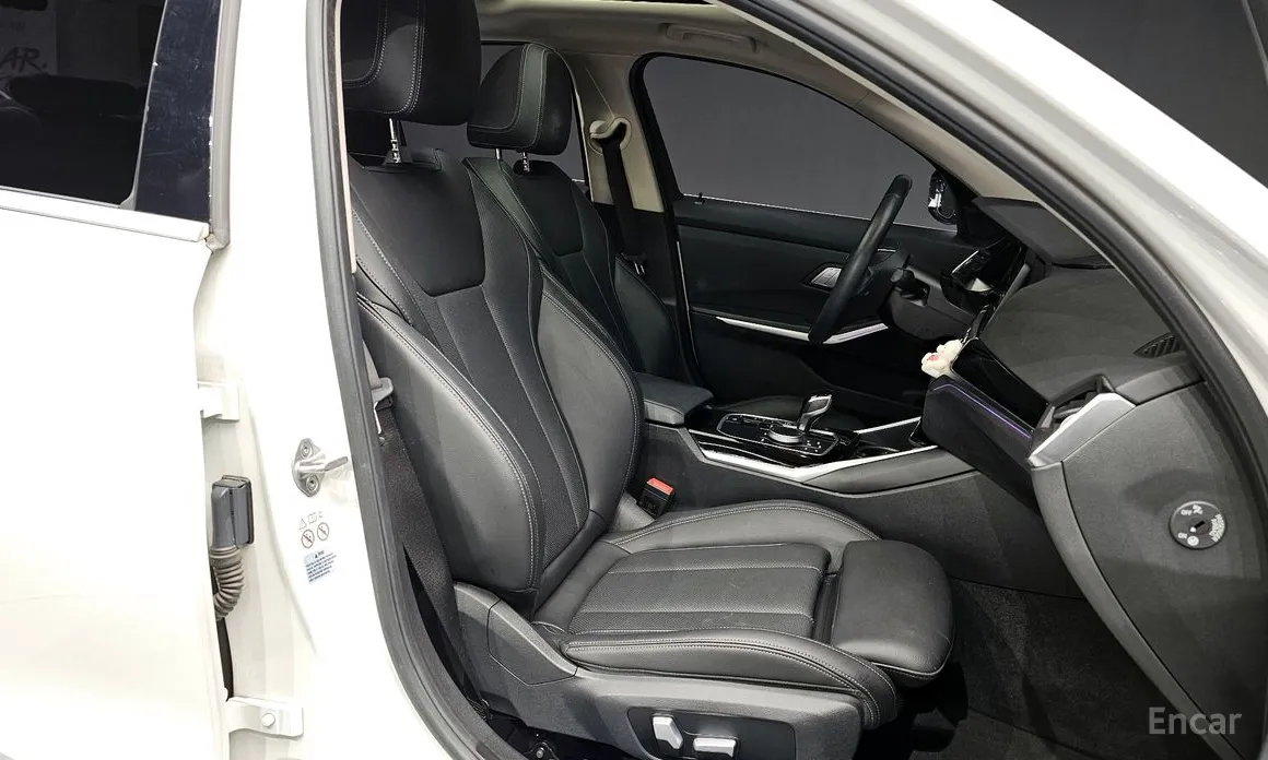 Photo 10 - BMW 3 Series