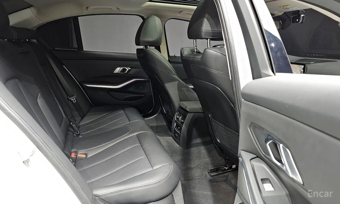 Photo 11 - BMW 3 Series