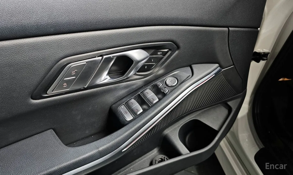 Photo 13 - BMW 3 Series