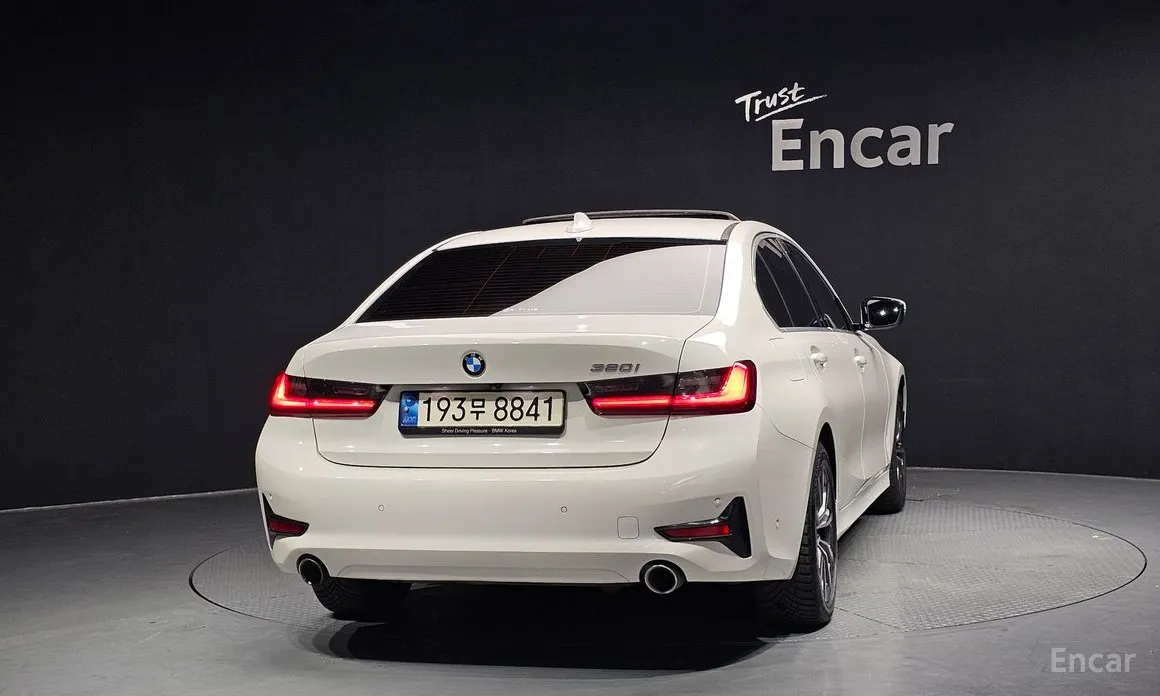 Photo 4 - BMW 3 Series