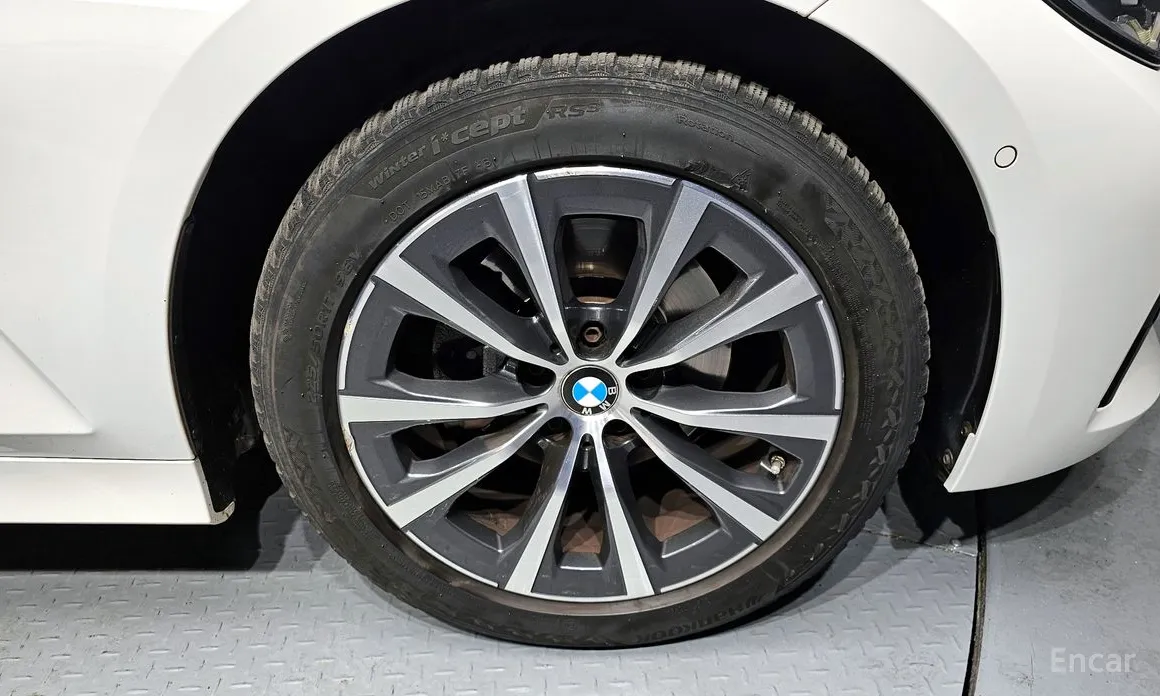 Photo 5 - BMW 3 Series