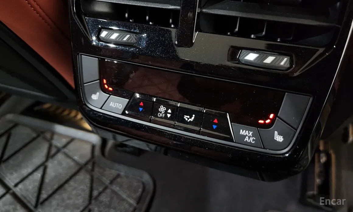 Фото 19 - BMW iX