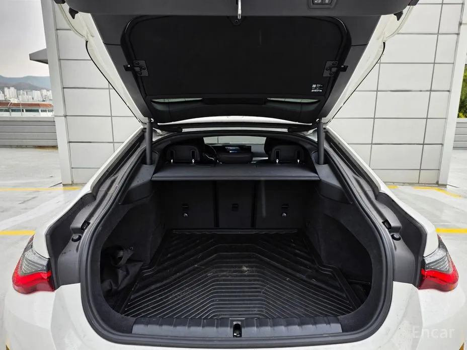 Фото 17 - BMW i4