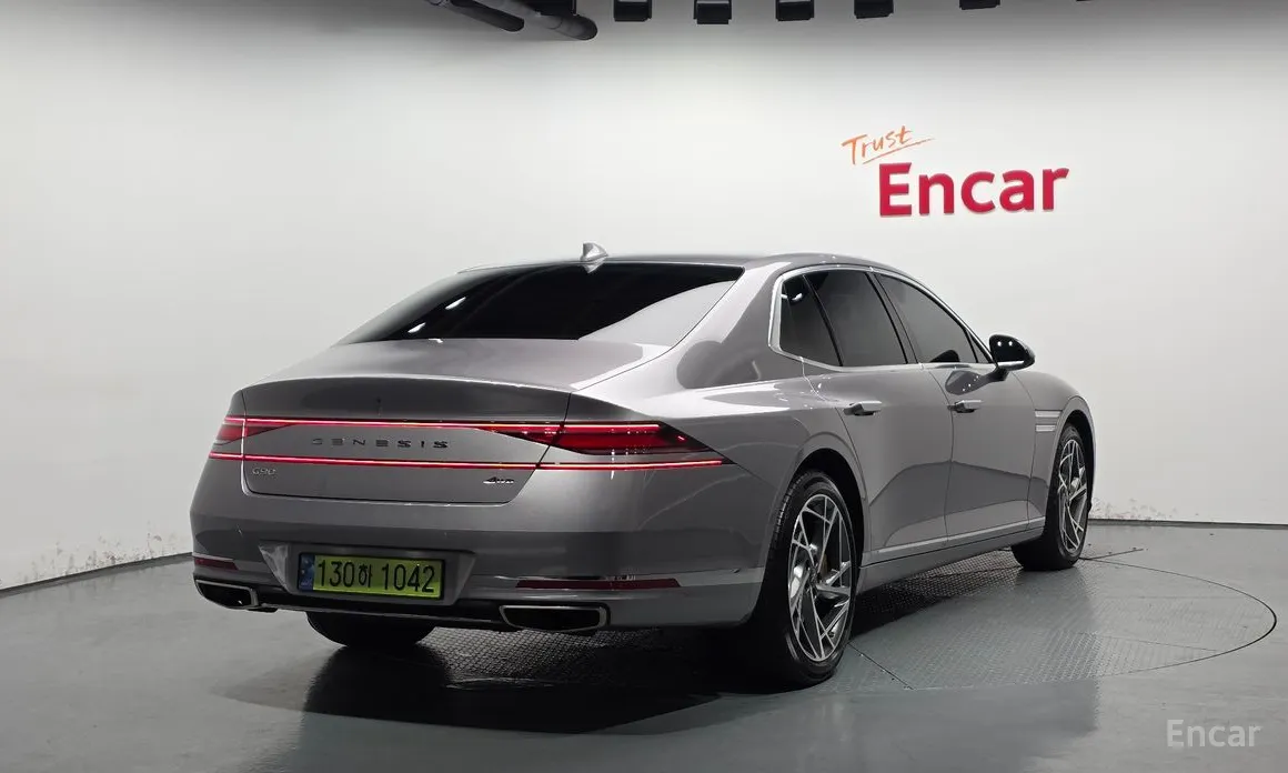 Фото 2 - Genesis G90