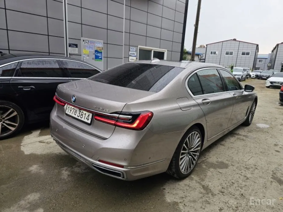 Фото 2 - BMW 7 Series