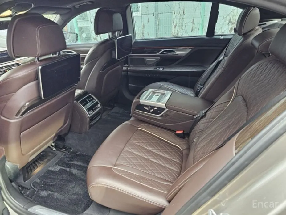 Фото 8 - BMW 7 Series