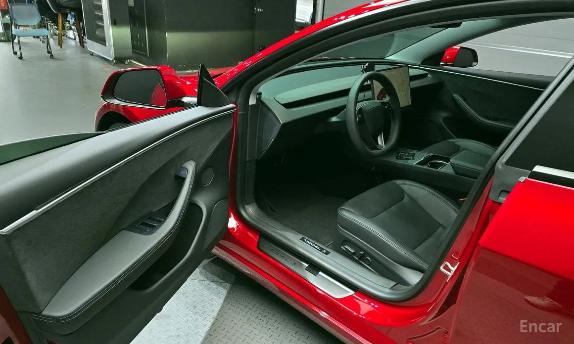 Фото 10 - Tesla Model 3