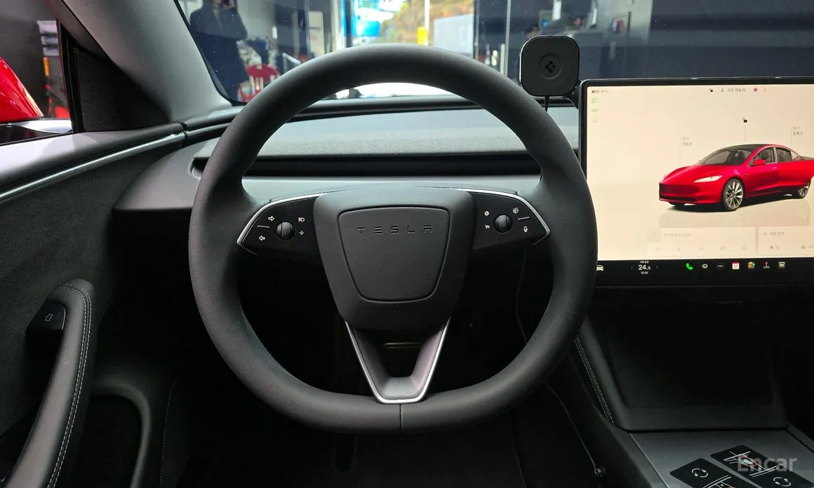 Фото 13 - Tesla Model 3