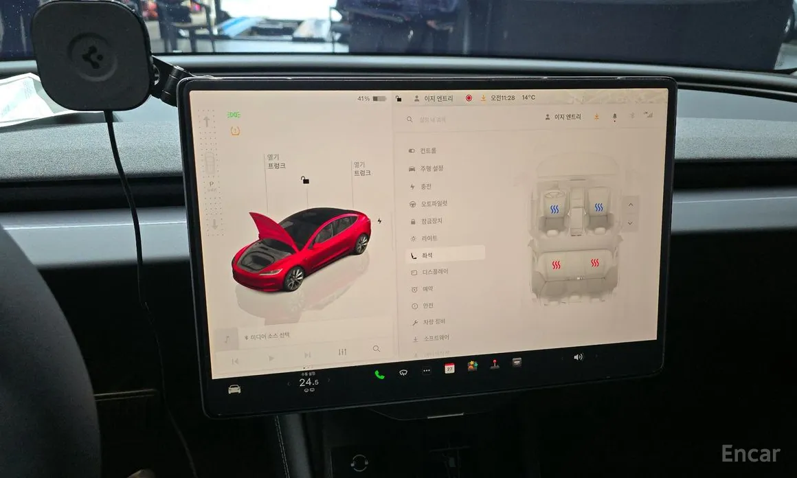 Фото 15 - Tesla Model 3