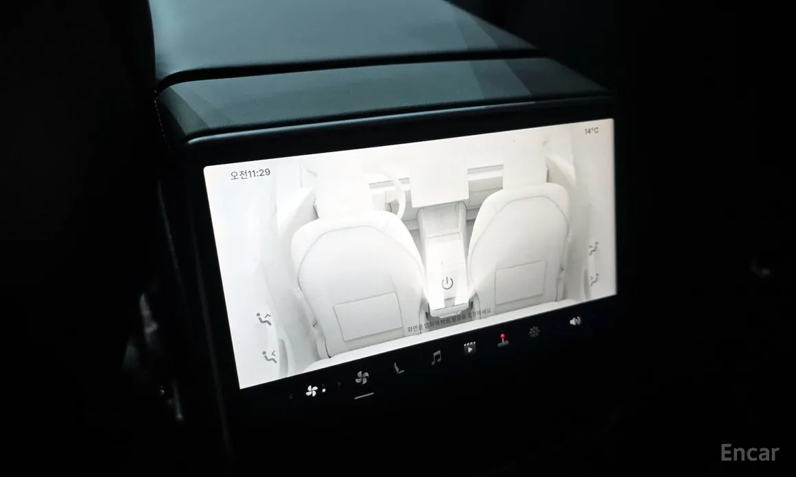 Фото 18 - Tesla Model 3