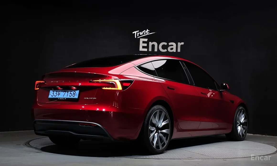 Фото 2 - Tesla Model 3