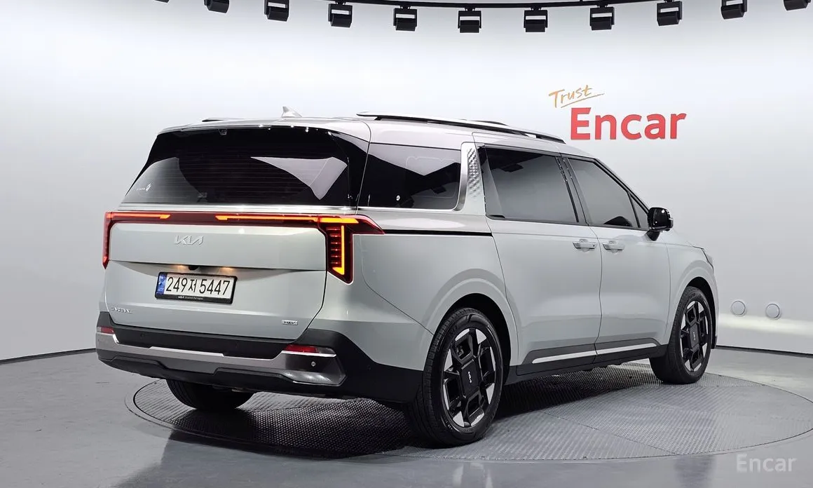 Фото 2 - Kia Carnival