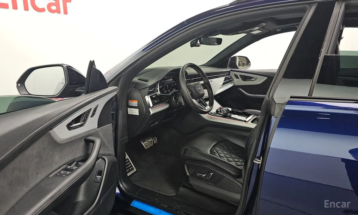 Фото 10 - Audi Q8