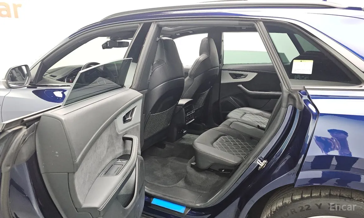 Фото 12 - Audi Q8