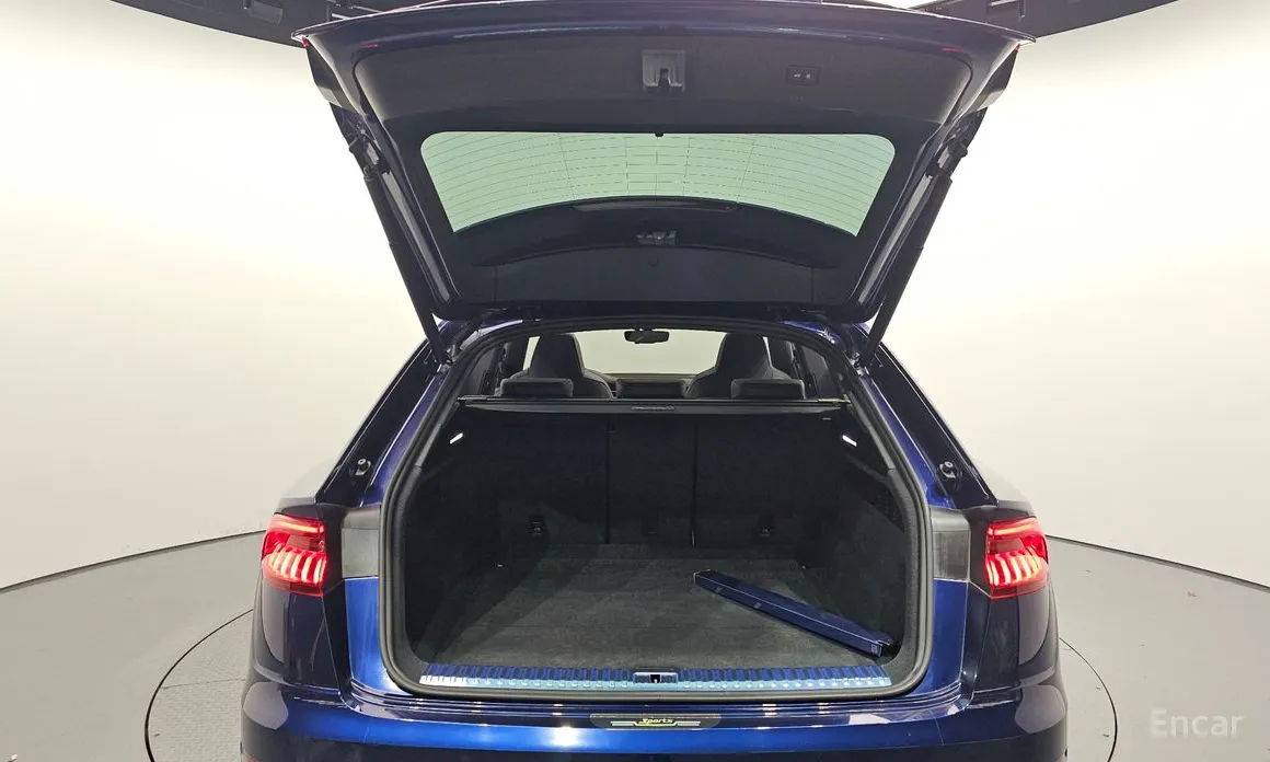 Фото 20 - Audi Q8