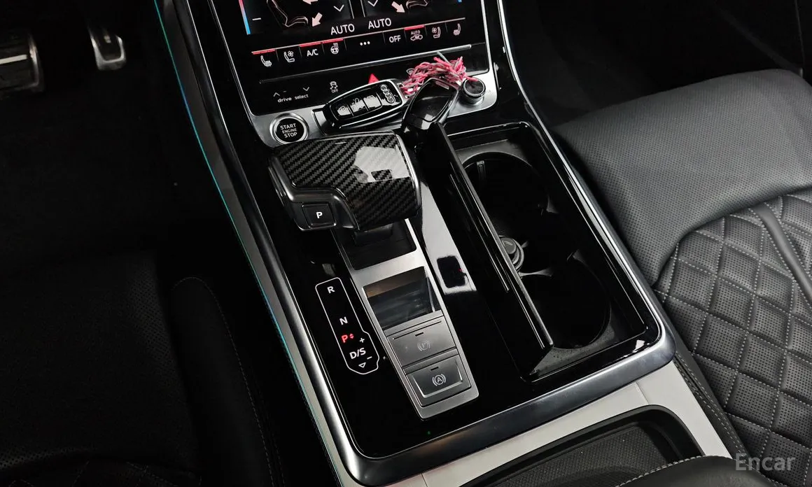 Фото 9 - Audi Q8