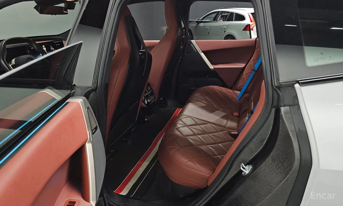 Фото 12 - BMW iX