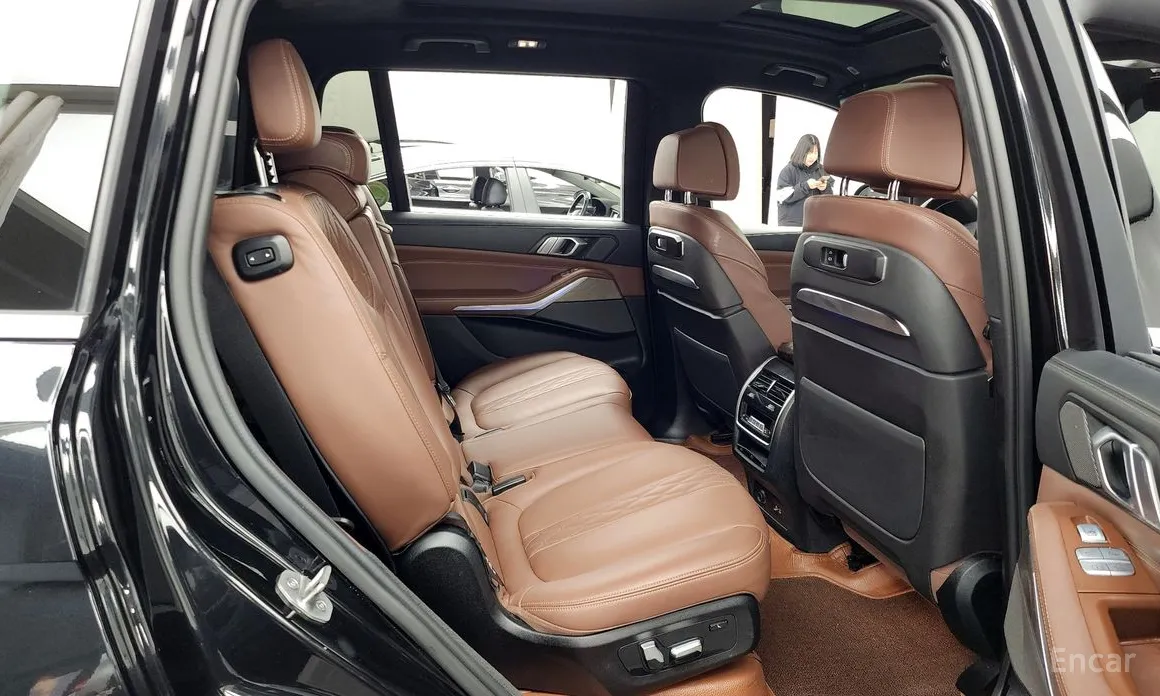 Фото 12 - BMW X7