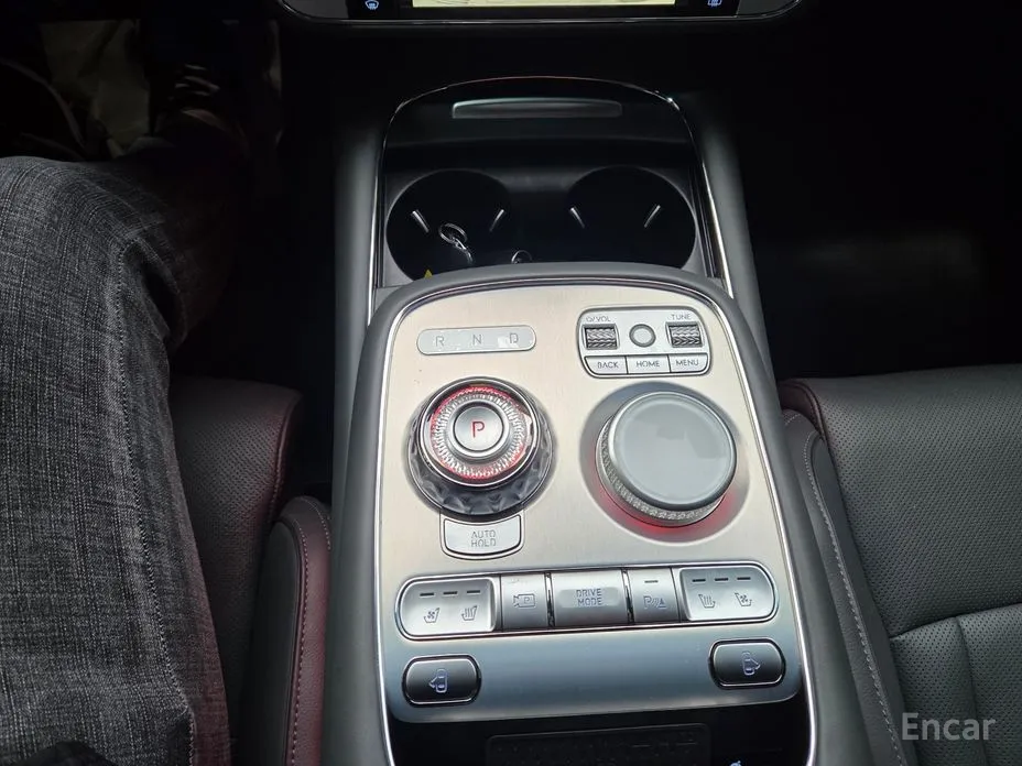 Фото 14 - Genesis G90