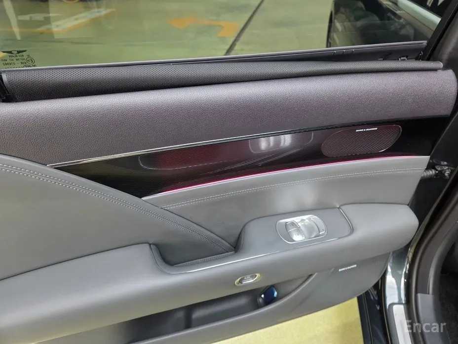 Фото 8 - Genesis G90