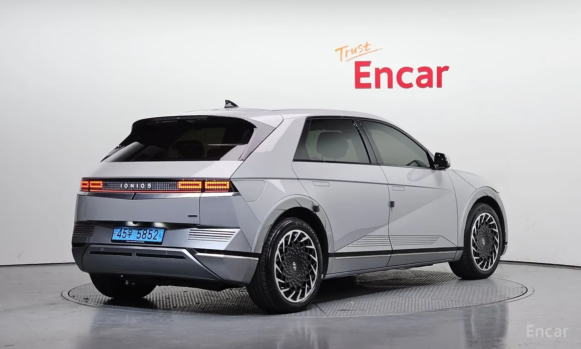 Фото 2 - Hyundai Ioniq 5