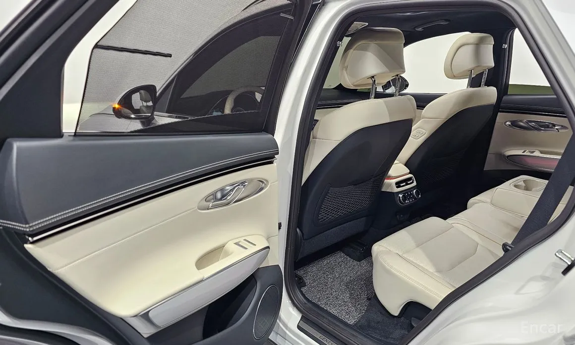 Фото 11 - Genesis GV70