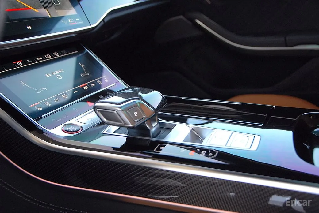 Фото 10 - Audi S8