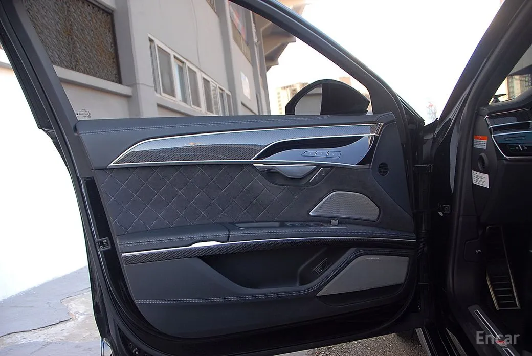 Фото 11 - Audi S8