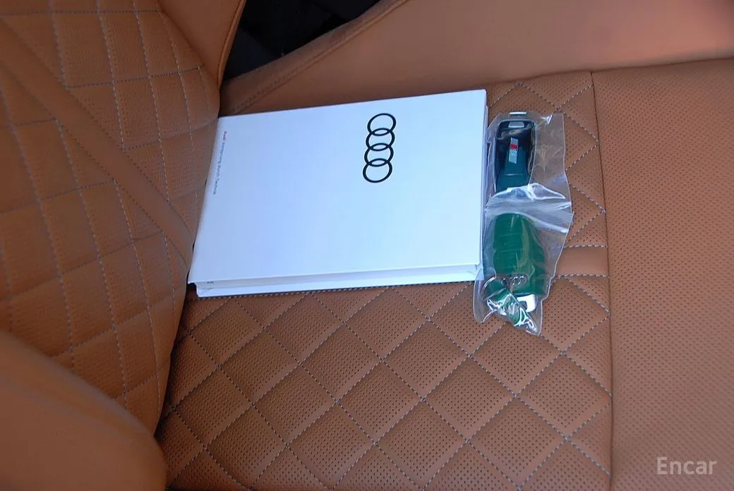 Фото 13 - Audi S8