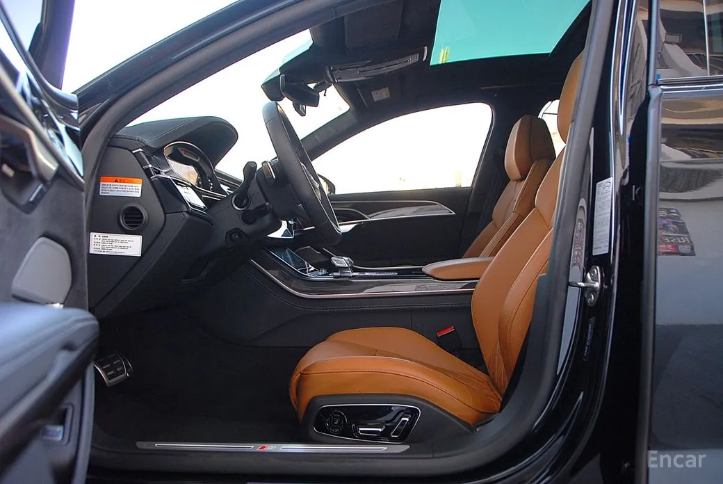 Фото 15 - Audi S8