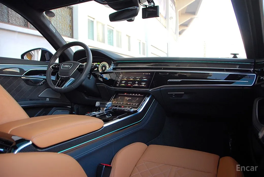 Фото 17 - Audi S8