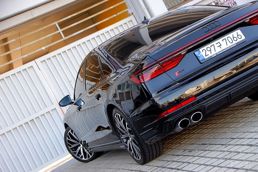 Фото 5 - Audi S8