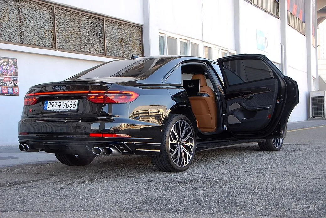 Фото 6 - Audi S8