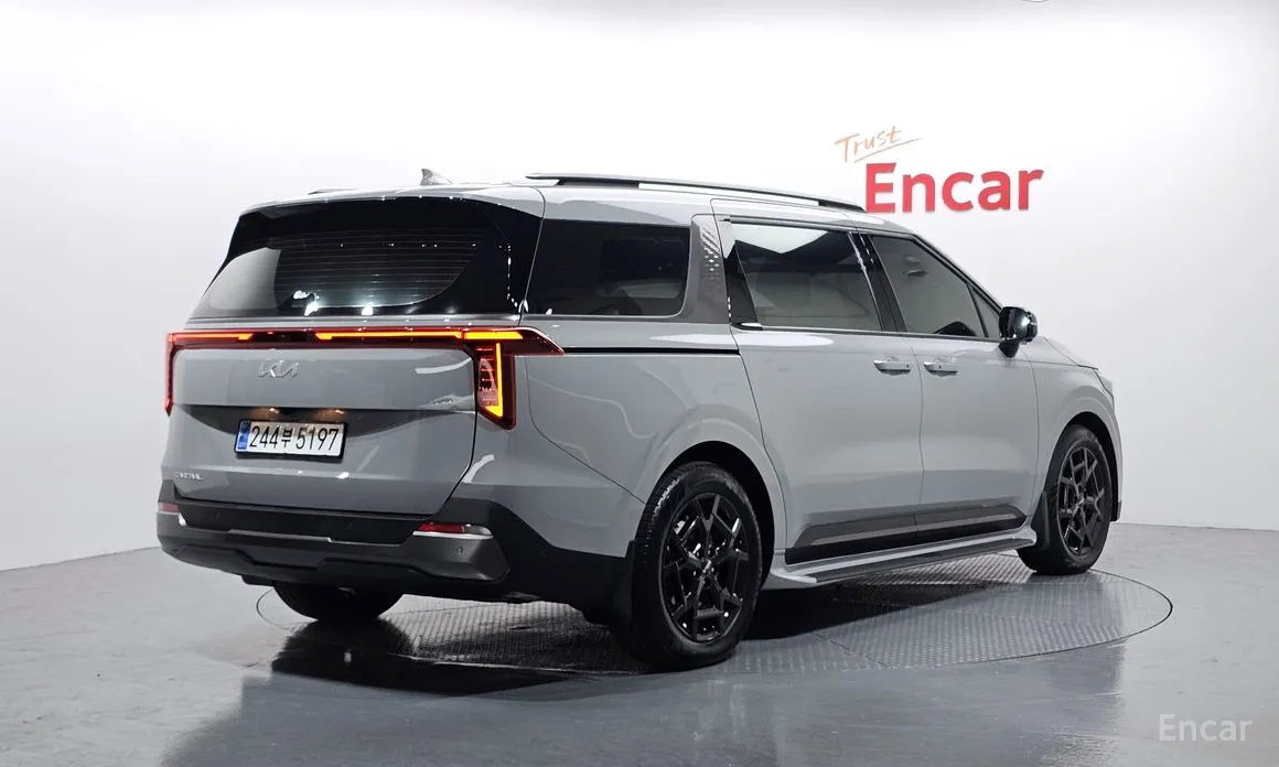 Фото 2 - Kia Carnival