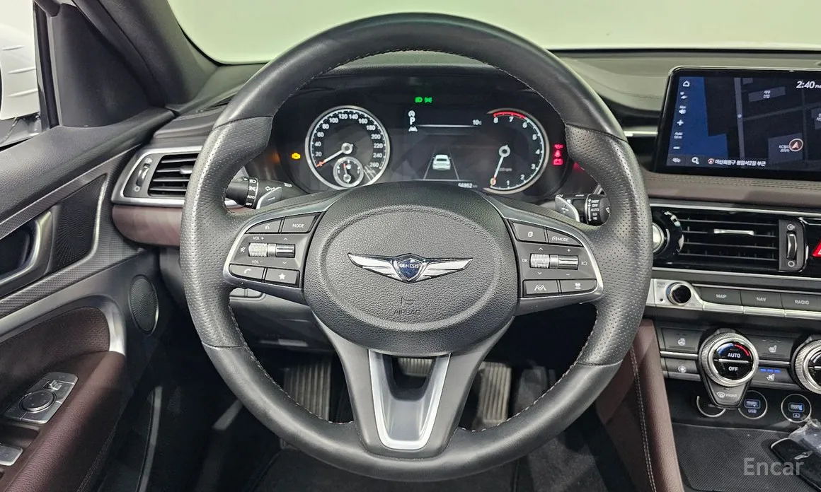 Фото 13 - Genesis G70
