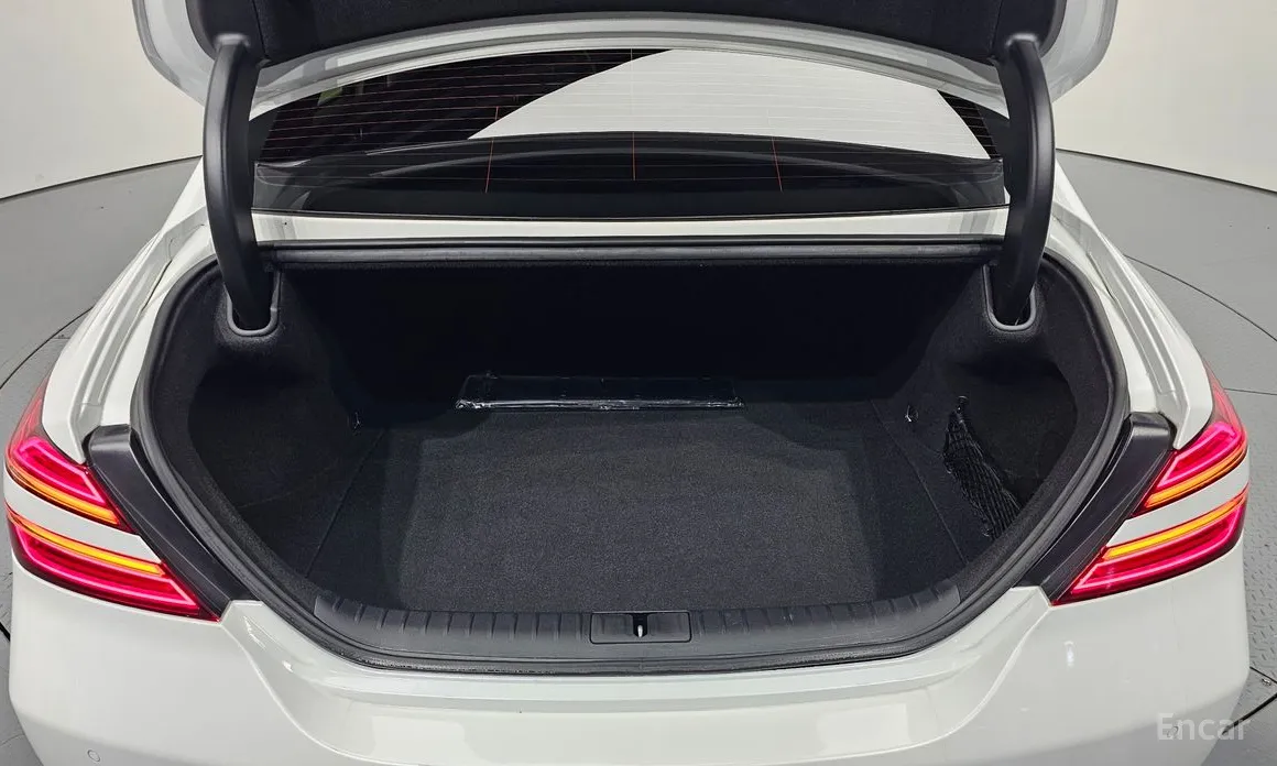 Фото 20 - Genesis G70