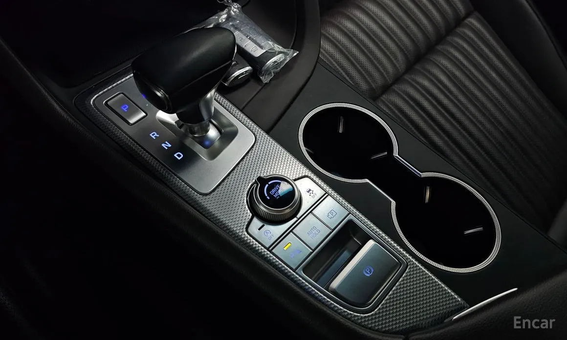 Фото 9 - Genesis G70